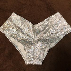 Holographic rave bottoms